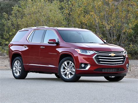 The 2019 chevy tahoe and 2019 chevy traverse compete in tight classes with loads of competition, so there is no shortage of standard features on each. 2018 Chevrolet Traverse - Overview - CarGurus