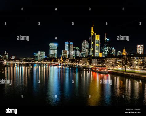 Skyline Wallpaper Hi Res Stock Photography And Images Alamy