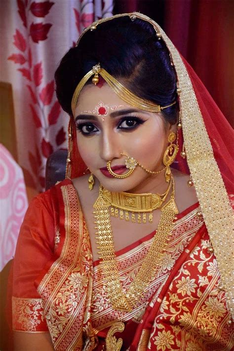 Pin By Monai On Bengali Brides Bengali Bridal Makeup Indian Silk Sarees Bengali Brides