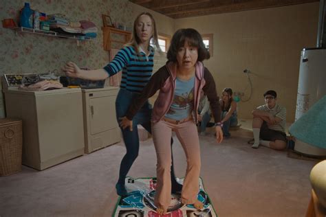 Pen15 Review Farewell To The Weirdest Funniest Show About Tweens Rolling Stone