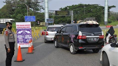 Akses Jalan Menuju Gerbang Tol Tambun Disekat Ratusan Kendaraan