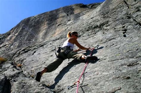 12 Places For Rock Climbing In India Mountain Climbing In India Treebo