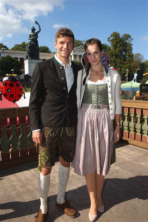 Er hat sich mit dem coronavirus infiziert. David Alaba feiert mit Freundin auf dem Oktoberfest | Sky ...
