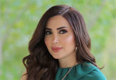 رحلت امي فبقي انا وأخي ب المنزل كنا نجلس انا وهوا أمام التلفاز فنظر الي واقترب مني فقال : فيديو قديم لـ نسرين طافش قبل 13 سنة والجمهور يعلق على ...