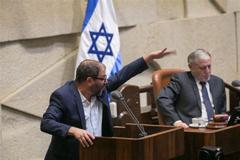 מצד אחד, אני חש בושה גדולה על כך שאנשים כמוהו מוזמנים לדבר עלינו בתקשורת. 'חוק עוקף כנסת' למלחמה בקורונה אושר סופית - סרוגים