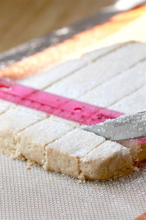 These shortbread cookies are deliciously crisp and buttery in a classic way, and are especially wonderful for christmas and holiday baking! Buttery Shortbread Biscuits | Grateful Prayer | Thankful Heart