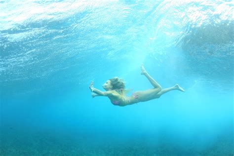 Wallpaper Sports Women Sea Underwater Bikini Snorkeling