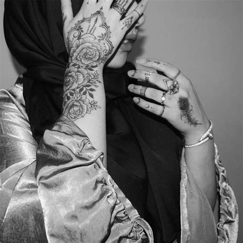 Pin By Sana On Dpzzz ️ ️ Girls Hand Henna Girl