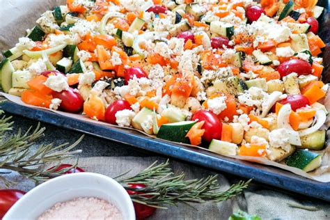 Wer einen vegetarischen kuchen zaubern möchte, sollte zudem auch seine deko in form von. Gnocchi Auflauf mit Gemüse und Schafskäse - vegetarisch ...