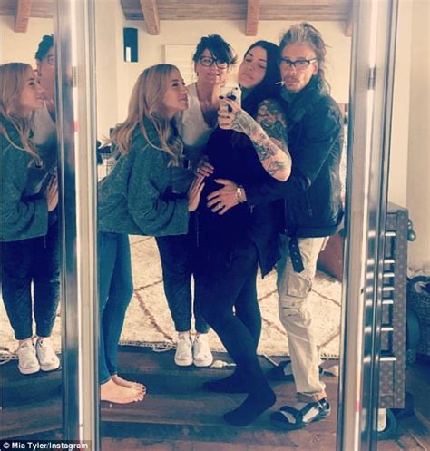 Mia Tyler Poses For Very Edgy Maternity Shoot In New York Daily Mail