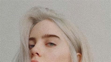 بيلي ايليش تستعرض مؤخرتها بالكلوت صور ساخنة. Billie Eilish (178) صور بيلي إيليش اجمل صورة