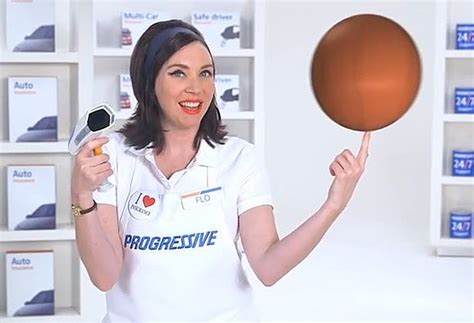 stephanie courtney is flo on the progressive insurance tv commercials [video photos]