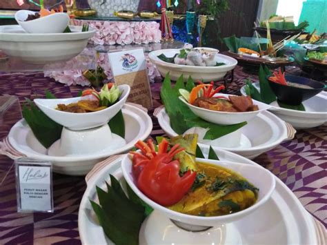 We experienced our very 1st malaysian hi tea atvtgis reastaurant and we were so amazed by the spread we had seen. Menu Tradisional Asia Untuk Bufet Ramadan Di Sime Darby ...