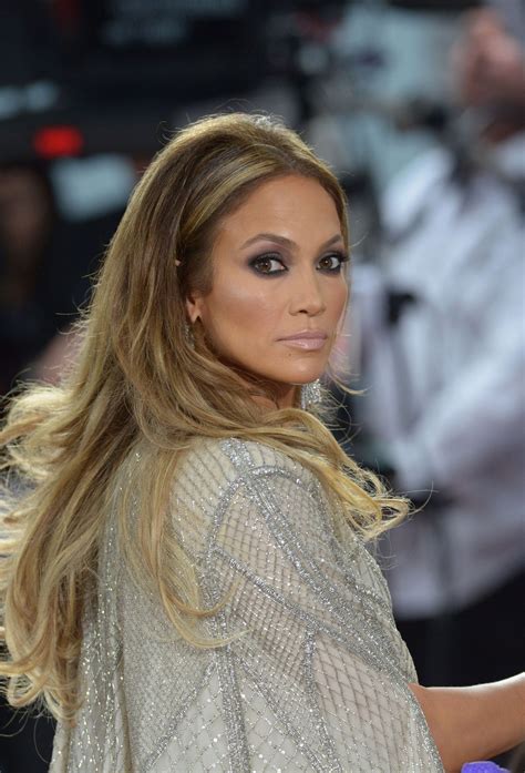Corbett recommends staying within two levels of your natural hair color if you're trying to achieve a look similar to lopez's. So Many New Hair Colors at the 2015 Golden Globes! So Many ...