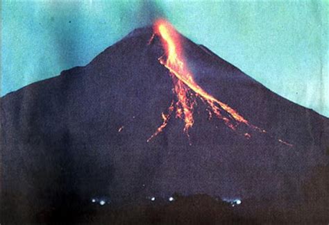 Gunung berapi dapat meletus karena terdapat tekanan magma yang bersumber dari dalam bumi. Gambar Foto Penampakan Hantu Pocong Suara Genderuwo jin Wewe Kuntilanak Primbon Misteri Su