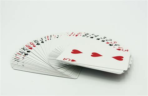 What Are The Features Of A Standard Deck Of Cards