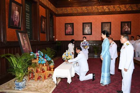 Jun 28, 2021 · สำนักพระราชวัง เชิญชวนประชาชนร่วมลงนามถวายพระพร กรมพระศรีสวางควัฒนฯ เนื่องในโอกาสวันคล้ายวันประสูติ วันที่ 4 กรกฎาคม 2564 ผ่านระบบออนไลน์ บ้านเมือง - นายกฯนำ ครม.ลงนามถวายพระพรสมเด็จพระราชินี ใน ...