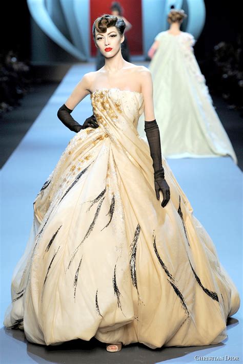 The vintage look is not for everyone. Christian Dior Spring/Summer 2011 Couture | Wedding Inspirasi