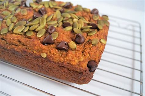 Call me crazy, but i've been experimenting with this healthy pumpkin bread recipe since the start of the summer! Healthy Pumpkin Seed Breakfast Bread | Balancing Andie