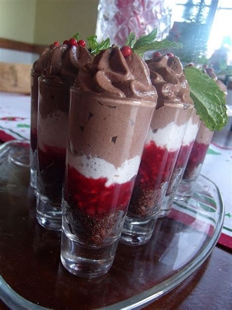 Create a holiday sweet spread like none other with these delicious, easy christmas dessert recipes. Mouse & Cake Layered Dessert! Perfect for a Christmas Eve treat! :) | recipes | Pinterest ...
