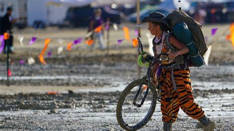 Burning Man Exodus Begins As Conditions Improve Abc Listen