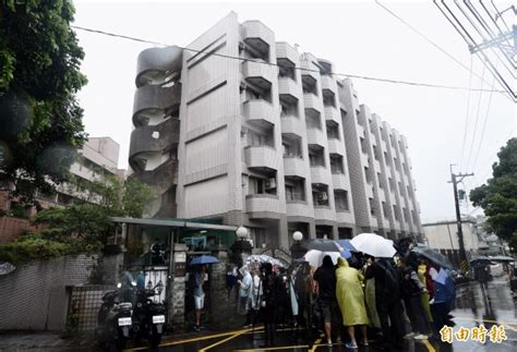 這太誇張了啦 溫度高到嚇死人 還不能開冷氣 書都讀不下去 睡覺都睡到被熱起來，我是一天都不能忍受啦 不知道其他人怎樣，學校應該好好處理這問題 !!! 文大大群館宿舍違法 教育部：符合土地使用分區是基本規定 - 臺北市 - 自由時報電子報