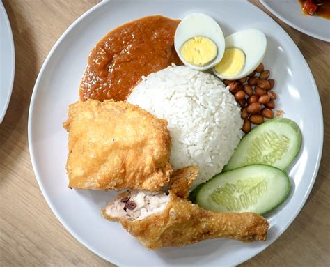 View the entire lee's fried chicken menu, complete with prices, photos, & reviews of menu items like bbq, bbq baked beans, and buffalo. Lim Fried Chicken (LFC) | Mid Valley Megamall