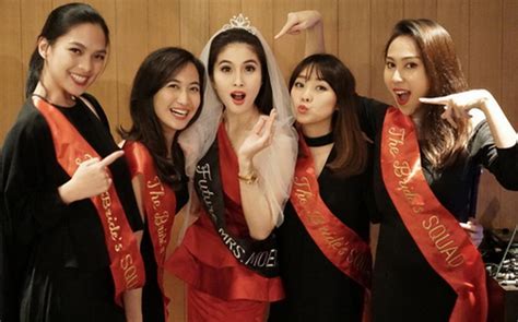 Terheboh Gelar Pesta Lajang Sandra Dewi Nyanyi Lagu Spice Girl