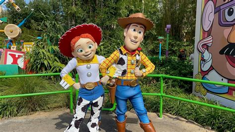 Photos Character Meet And Greets Return In Toy Story Land At Disneys