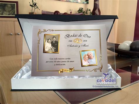 Para celebrar unas bodas de oro por todo lo alto no hace falta gastarse mucho dinero, lo importante es vivirlo como si fuera la primera vez y tratar de pasarlo de la mejor manera posible divirtiéndose con todo los invitados que serán nuestros amigos y familiares y de tal modo hacer que ello también se. Placas para Aniversarios de Boda - ( Bodas de Oro, Bodas ...