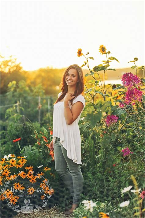 50 Simple And Amazing Senior Picture Poses For Girls