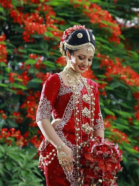 Beautiful Traditional Kandyan Bride Indian Wedding Sari Bridal Sari