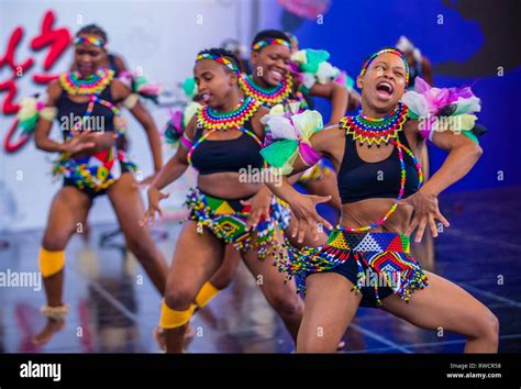 Danza Africana Fotografías E Imágenes De Alta Resolución Alamy