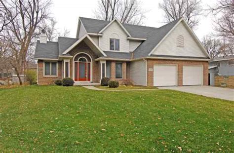 Find lake properties for sale at the best price Nicole Charles & Associates: Five Waterfront Homes For ...