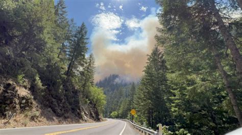 Update 712 Pm Still Closed Kelly Fire Forcing Closure Of Hwy 199