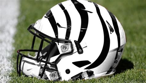 Nfl Fans React To Cincinnatis Alternate White Bengal Helmet
