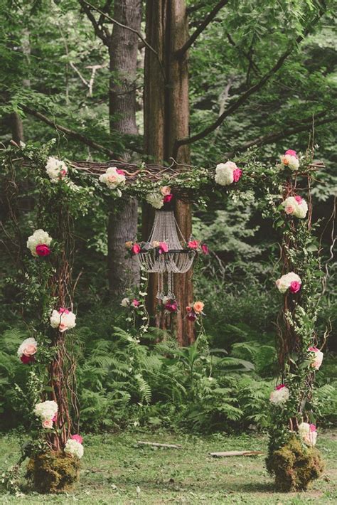 Pennsylvania Secret Garden Wedding Cérémonie Laïque Arches Arche