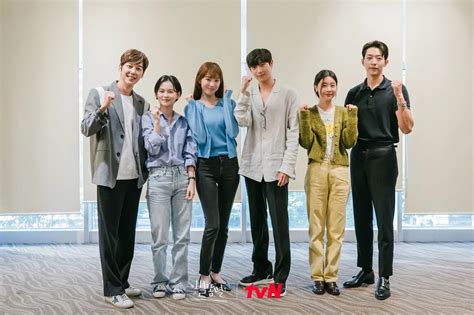 “shooting Stars” Lead Cast Lee Sung Kyung And Kim Young Dae Shine With