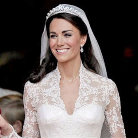 See Kate Middletons Wedding Dress Up Close E Online Uk