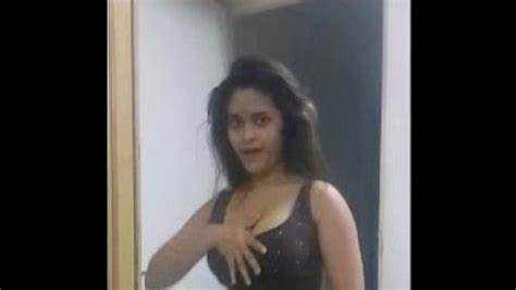 Sexy Indian Babe Navneeta Dancing Shaking Bigtits Free