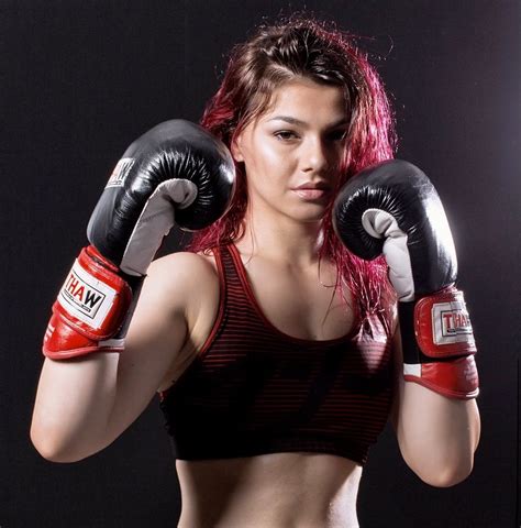 Pin By Fabu Rara On Js33543 Woman Boxer Boxing Girl Female Martial Artists