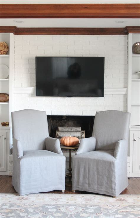 Worry no longer because, in this these wires are usually strapped in the wall but gladly this one was not. Hiding Cord on Wall Mount for Flat Screen TV | DIY Mantel ...