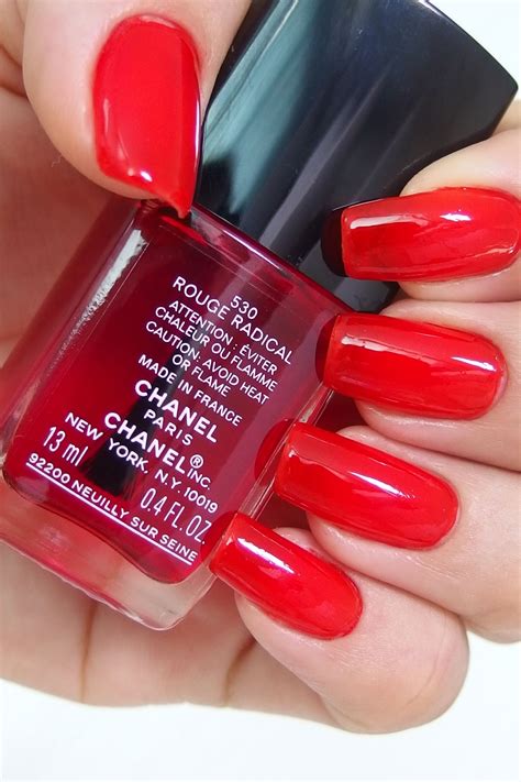 Chanel Le Vernis 530 Rouge Radical