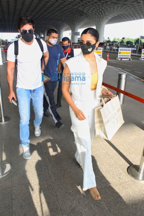 Photos Ranbir Kapoor And Alia Bhatt Snapped At The Airport Ranbir Kapoor Alia Bhatt Images