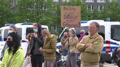 Der journalistenverband djv kritisierte auf twitter: "Querdenker" wehren sich gegen Demo-Verbot in Bremen ...