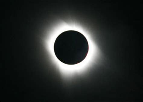 Een zonsverduistering treedt op wanneer een deel van de aarde wordt overspoeld door een schaduw van de maan die het. Zonsverduistering.nl - startpagina