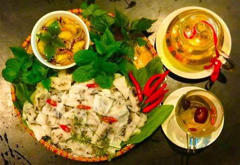 Bánh xèo là món ăn truyền thống của người việt và được biến tấu thành bánh xèo chay với nguyên liệu chính là rau củ vừa thơm ngon, hấp dẫn lại không hề khó làm. Bánh cuốn chay mẹt thơm ngon!