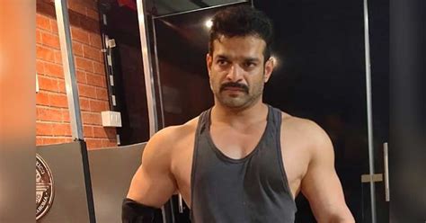 Yeh Hai Mohabbatein Fame Karan Patel Once Signed A Contract Approving