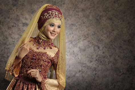 Foto prewedding jogja dapat membantu kamu nyiapin tentang foto prewedding kamu. Kumpulan Foto Model Baju Kebaya Jilbab - Trend Baju Kebaya