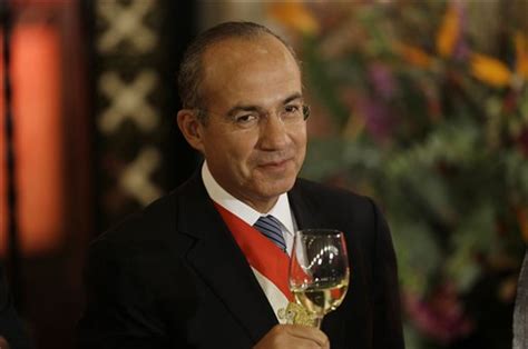 Felipe Calderón Dona Su Pensión De Expresidente N